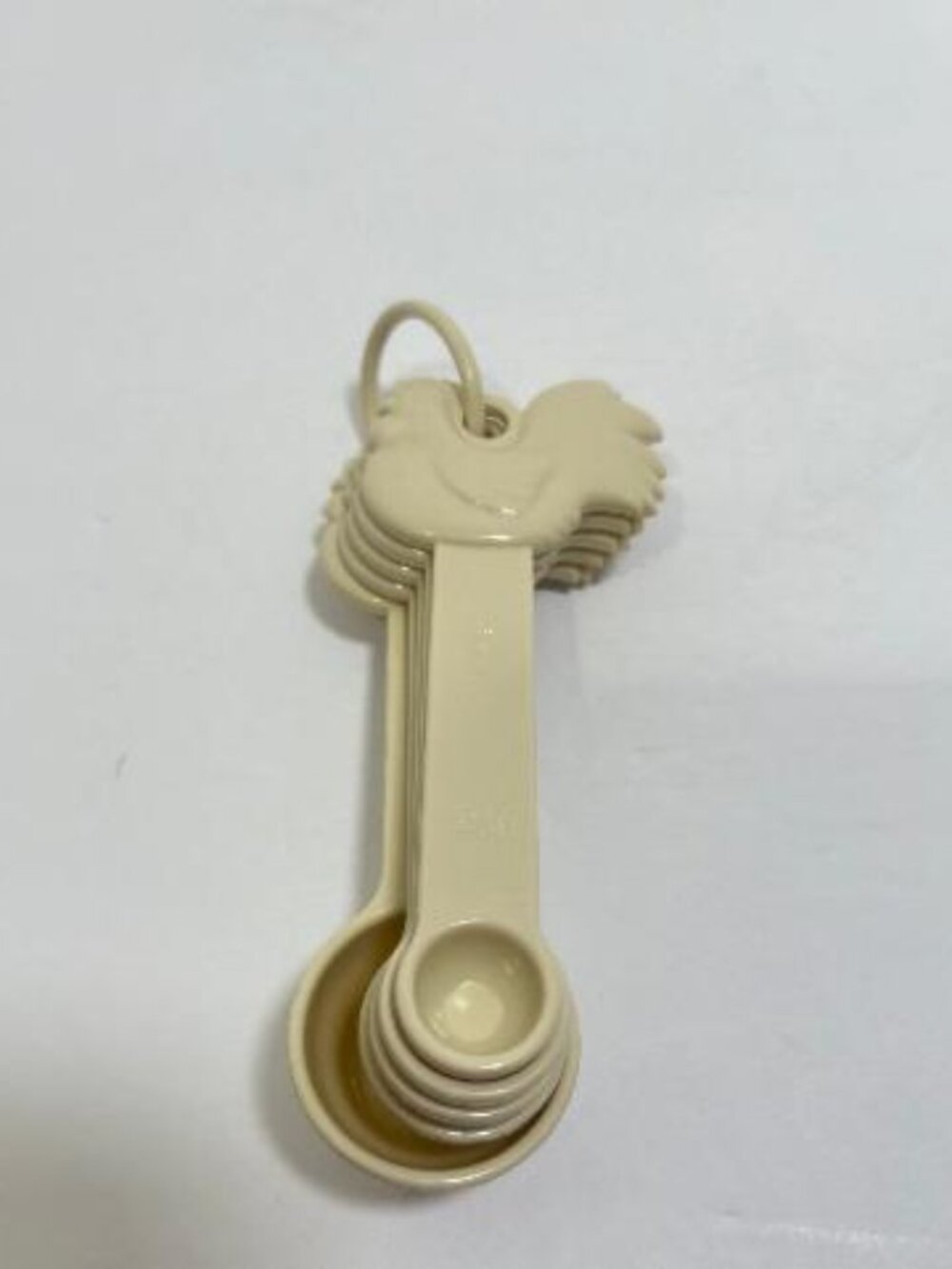 Paula Deen Beige Ivory Rooster /Chicken Measuring Spoons Plastic Nesting Farm